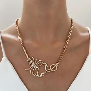Pendant Necklaces Exaggerated Alloy Rhinestone Scorpion Necklace Vintage Animal Neck Chains OT Buckle Choker For Women Halloween Party