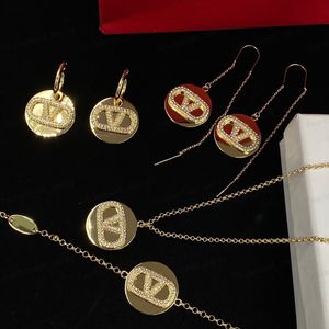 Conjunto de joias de grife, brincos de pulseira com colar de alfabeto dourado, joias femininas elegantes, para família, amigos, amantes ou seus melhores presentes