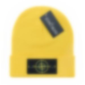 Ny lyxig stickad hatt män kvinnor designer höst vinter varm hatt logo sten tät fin ull öronskydd gata klapp hattar s-9