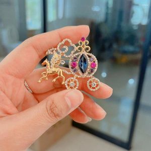 Brooches Hollow Rhinestone Pumpkin Car Brooch Cute Cartoon Carriage Pins Bag Buckle Shirt Accessories Gifts