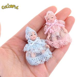 Bonecas 1 pc 1/12 casa de bonecas em miniatura bonito bebê boneca pessoas modelo corpo articulações móveis boneca brinquedos para meninas presentes de natal para crianças 231012