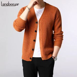 Męskie swetry 2023 marka mody SWEATER MĘŻCZYZNA Kardigan grube szczupłe skoczki na dzianiny ciepły zimowy styl koreański