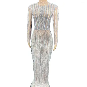 Scenkläder brun och naken lysande paljetter Rhinestones Crystal Beading Tassel Women Dress Bankettfest Födelsedagskläder kostym