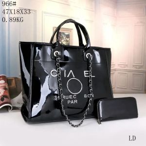 Tote Designer Lüks BVS Bag Metal Zinciri Büyük Kapasite Moda Moda Kırmıkan Deri Deri Omuz Çanta Kızları Tatil Hediyeleri Kadın Çantalar Gezen Çanta Alışveriş Çantası