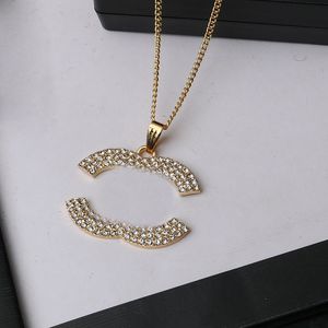 Simples designer de luxo marca dupla carta pingente colares corrente banhado a ouro prata Crysatl strass suéter Newklace para mulheres acessórios de joias de casamento