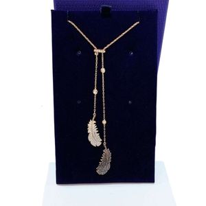 Swarovskis-Halskette, Designer-Juwelen, Originalqualität, schwarze und weiße Feder-Quasten-Halskette, weibliches Schwalben-Element-Kristall, geheimnisvolle Y-förmige Blattfeder
