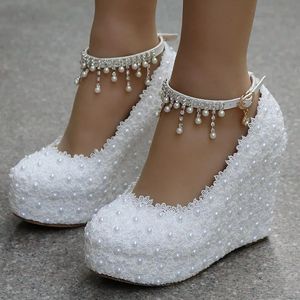 Dress Shoes Crystal Queen White Wedges Wedding Pumps Sweet White Flower Lace Pearl Platform Pump Shoes Classic Bride Dress High Heeled Lady 231012