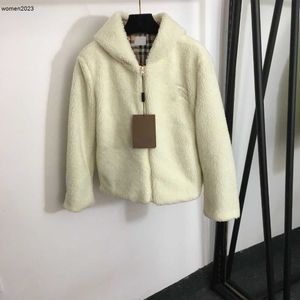 Varm lammulljacka för kvinnors modekontroll Tryckt foderflickor Size S M L Autumn Embroidered Logo Lady Overcoat10 oktober