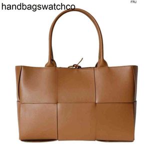 BottegassVenetas Bolsas Arco Tote Bag Aa Couro Genuíno Grande Capacidade Luxo Ortogonal Weave Removível Interior Bolso Fechado com Cordão frj