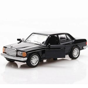 Diecast Model Car 136 Bens W123 Simulation Car Model Toys Eclass Black Classical Retro Autos Car 2 Dörrar Öppnade Pull Back Model Toy for Children 231012