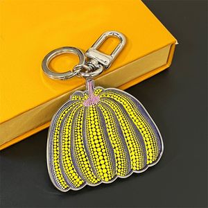 Yeni tasarımcı moda anahtarlık lüks araba sarı sevimli balkabağı anahtar zinciri kadın erkekler klasik anahtarlıklar erkek kızlar hediye süsleri anahtarlık