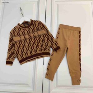 Tute per bambini di alta qualità Autunno bambino Abito lavorato a maglia Taglia 80-120 CM Logo jacquard Pullover lavorato a maglia e pantaloni caldi attillati Oct10