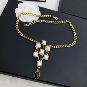 Vintage Fashion Jewelry for Women Party Europe Europe Luksusowa sieć swetra Czarne białe perły długie naszyjnik C Prezenty Sieci łańcuchy 250L