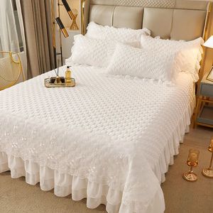 Bedstrast europeiska enkla spetsar broderade sängöverdrag hela säsongen Universal Quilt Cover Pudowcase Dust-Proof icke-halkbäddsbäddsbädd 231013