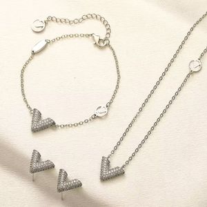 Дизайнер бриллиантового ожерелья для женщин, серьги с бриллиантами, браслет с буквами, 2 цвета, не выцветают, классические ожерелья с подвесками, роскошные браслеты, модные zb082