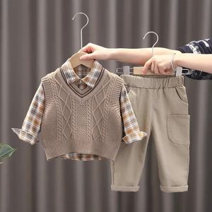 Kleidungssets OLEKID Frühling 3PCS Baby Jungen Kleidung Set Pullover Strickjacke Weste Langarm Shirts Jeans Hosen Jungen Kleidung Set Herbst 231012