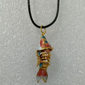 Collana da donna carina Ciondoli di pesce rosso Gioielli di pesce vintage cinesi Tradizionale fatto a mano con smalto cloisonne Pendenti con animali Catene con cavo di cera 100 pezzi / lotto