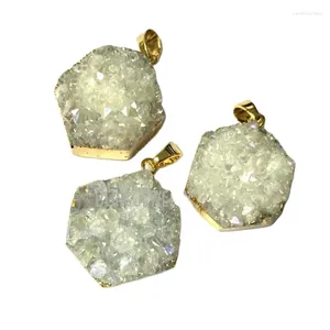Ожерелья с подвеской PM1303 Исцеляющий кристалл или камень с геометрической формой белого и розового шестиугольника с гальваническими друзами