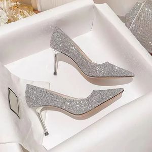 Elbise ayakkabıları yüksek topuklu kadınlar düğün ayakkabıları gelin altın topuklu lüks tasarımcı zarif parti sandaletler elbise şerit direği dans seksi gümüş topuklu 231012
