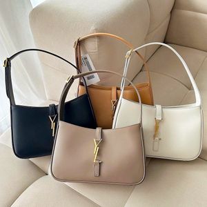 Luxurys Le 5 A 7 Hobo Under Emboro Bag Lady Seyahat Tasarımcı Crossbody Tote Kadınlar Gerçek Deri Pochette Debriyaj Çantası Çantası En Kalite Erkek Koltuk Altına Siyah Omuz Çantaları