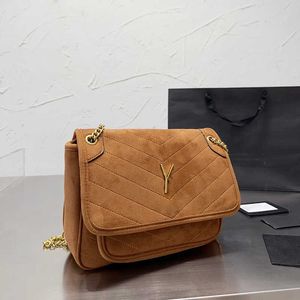 Nya axelväskor Designer Women Puffer Suede Messenger Bag Brand Y-Letter Crossbody Handbag Lady Chain Straps Handväskor 231013