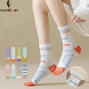 Calzini da donna 5 paia Sport Finger Yoga Pilates Compressione che assorbe il sudore Calzini Harajuku antiscivolo Punta corta 4 stagioni