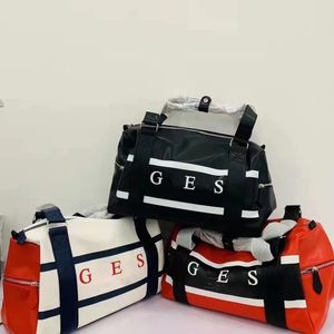 Neue Boston-Taschen, modisch, kontrastierende Farbnähte, Buchstabe, Designer-Umhängetasche, Luxus-Damen- und Herren-Schultertasche, Wochenend-Fitness-Outdoor-Handtaschen, große Geldbörse