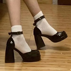 Elbise Ayakkabı Bahar Yaz Pompaları Sandalet Yeni Kadınlar Yüksek Topuklu Patent Deri Düğün Lüks Seksi Paris Moda Ziyafet 231013