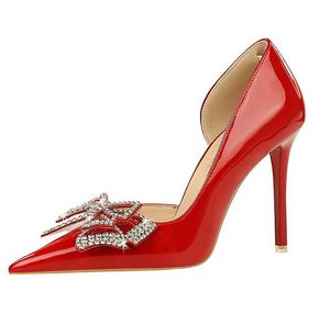 Scarpe da donna rosse Décolleté in pelle verniciata Scarpe da donna con tacco alto 7,5 cm 10,5 cm Bowknot con strass Tacchi a spillo Scarpe da donna