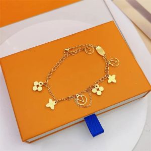 Blooming charmarmband för kvinnors damer flickor modedesigners armband lyxiga gyllene bokstäver blommor armband smycken
