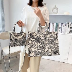 2023 Luxury Designer Handväska för kvinnor Luxurys varumärkesväska Jacquard Brodery Shopper Beach Shoulder Bag Gorgeous Canvas Tygväska