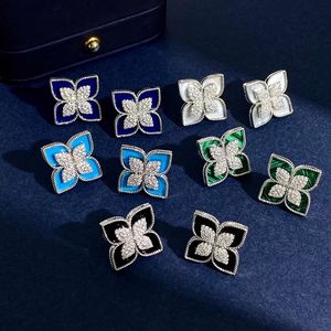 Weneckie Robert Coin Four Leaf Clover Kolczyki z diamentami dla kobiet i luksusowych. Kolczyki z kwiatami Lucky Grass w kształcie diamentu z czarnym agatem i białym