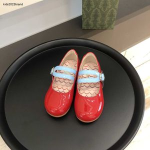 디자이너 소녀 플랫 신발 반짝이는 특허 가죽 어린이 운동화 크기 26-35 신발 상자를 포함하여 아기를위한 라운드 헤드 공주 신발 Oct10