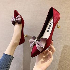 Klänningskor 2023 Bow Tie High Heels Kvinnor Fashion Thin hälen Pointed Grunt Mouth Net Red French Style Single Wedding