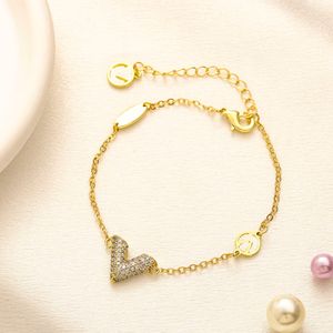 Designer-Ohrringe, vergoldet, Armband, Anhänger, Halsketten, voller Strass, kleiner Buchstabe, exquisiter täglicher Schmuck, Designer für Frauen, Ohrstecker, Luxus, zb082