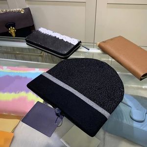 Beanie Bonnet ve Erkek Moda Kadın Tasarımcı Şapkaları Beanie Sonbahar/Kış Termal Örgü Şapka Markası Yüksek Kalite Ekose Kafatası Şapkası L Bonnet Br