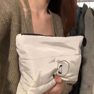 Novo designer saco de maquiagem clássico bolsa portátil saco de lavagem de armazenamento de viagem grande capacidade para sair moda compõem sacos CSG2310133-5