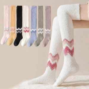 Casual doce pelúcia coxa meias coral veludo quente macio joelho meias altas estilo coreano meias meias meninas