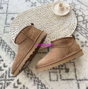 2023 Women ultra mini boots slipper U F22 winter new popular Ankle Sheepskin fur plush keep warm with card dustbag beautiful gifts Mini Boots UGGsity slippers 885essG