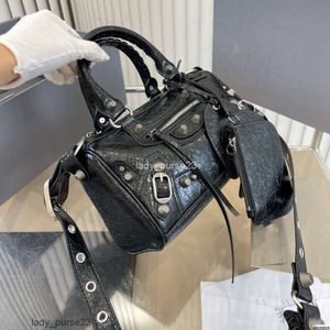 Duffle Le Cagole Kız Çanta Tasarımcı Çanta Serin Konuşma Perçinli Çanta Omuz Saplama Çanta Kadın Klasik Deri Crossbody Ayna Küçük Cüzdan Çanta Tote Üst Kalite