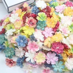 Torkade blommor 20/50st Multicolor Daisy Flower Heads Mini Silk Artificial Flowers for Wedding Home Decoration Christmas Wreath Scrapbooking 231013