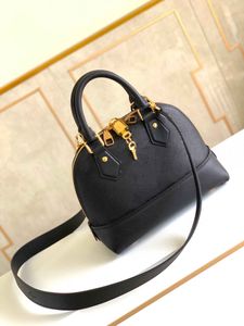 Bolsa de designer feminina bolsa de couro cheio em relevo saco de concha interior espaçoso bolsa de ombro crossbody m44829