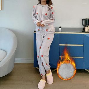 Kvinnors sömnkläder Autumn Winter Warm Flanell Women Pyjamas Set Thick Coral Velvet Long Sleeve Strawberry Pyjamas Set