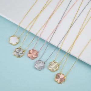 Pendant Necklaces 15MM Luxury Natural Stone Creative Plum Blossom Plant Five Leaf Flower Necklace Color Preservation Electroplated Clover