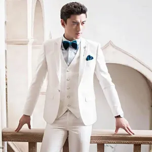メンズスーツ最新のコートパンツデザインマンのための白い結婚式ブレイザーズグルームタキシードスリムテルノマスクリノコスチュームオム男性3ピース
