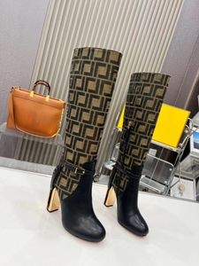 24SS brun läder högklackade stövlar runda tå delfina stövlar avslutade med jacquard tyg ben baguette boot motiv häl höjd 105 mm storlek 35-43