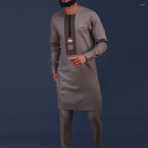 Tute da uomo Uomo Dashiki Manica lunga Set da 2 pezzi Tradizionale per abbigliamento da viaggio da uomo Abito con texture marrone Camicia maschile Pantaloni Abiti da sposa