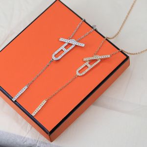 Luxury Charm Women Jewelry Silver Necklace Simple Handmade Inlaid with Full Diamond Q Buckle Design Exquisite Fashion Designer Atmosphere Shiny Lady Pendant