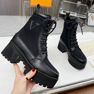 Mulheres Famosas Botas De Designer Nova Marca De Fundo Plano Xadrez Lace Up Elevado Senhoras Martin Botas De Couro Genuíno Cabeça Redonda Sola Grossa Botas Antiderrapantes