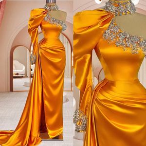 Attarctive Mermaid Prom Dresses عالي الرقبة أحد الأكمام الساتان حبات اللؤلؤ الجانبي تقسيم ثوب المحكمة عاريات بالإضافة إلى الحجم